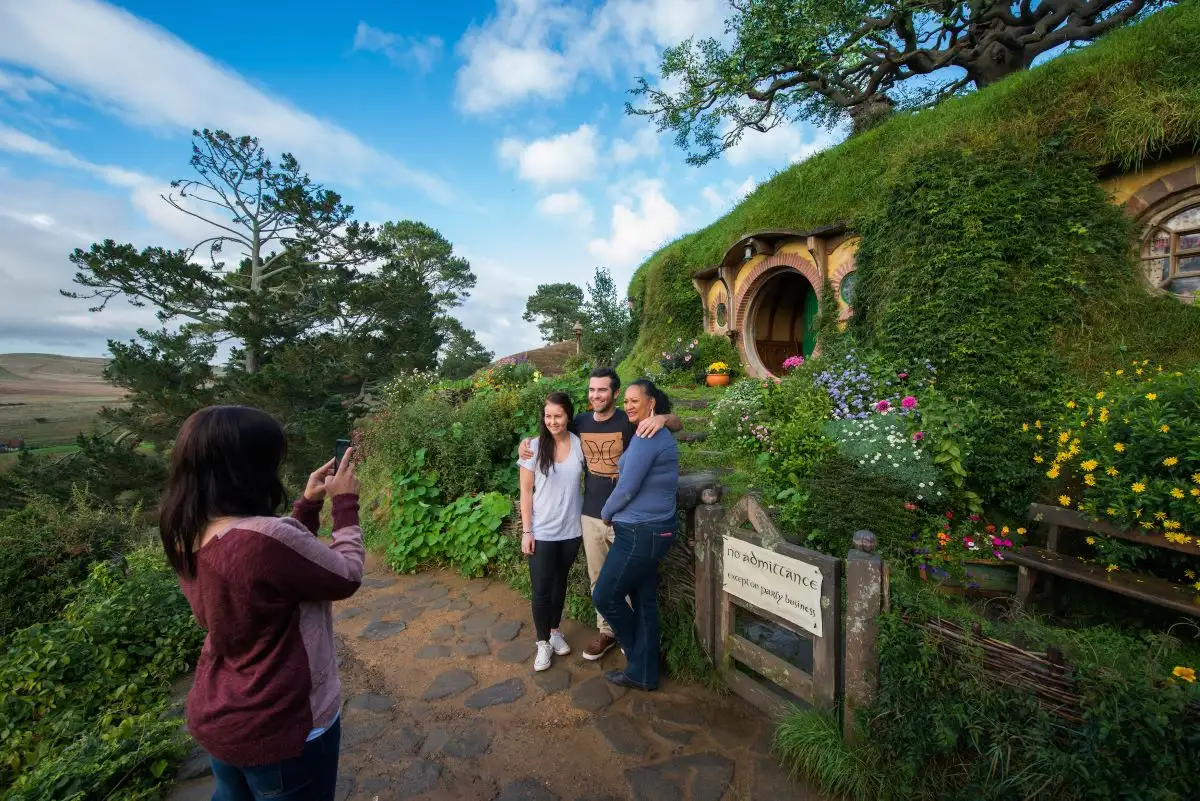 Auckland to Rotorua via Hobbiton Movie Set