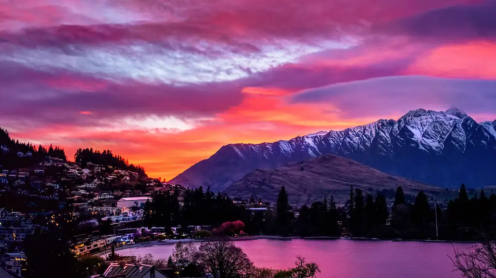 Christchurch to Queenstown via Mt Cook, Tekapo & Wānaka